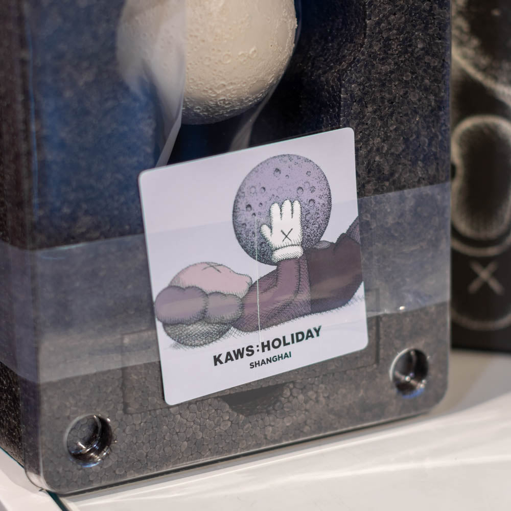 HOLIDAY SHANGHAI - Figure (Black)