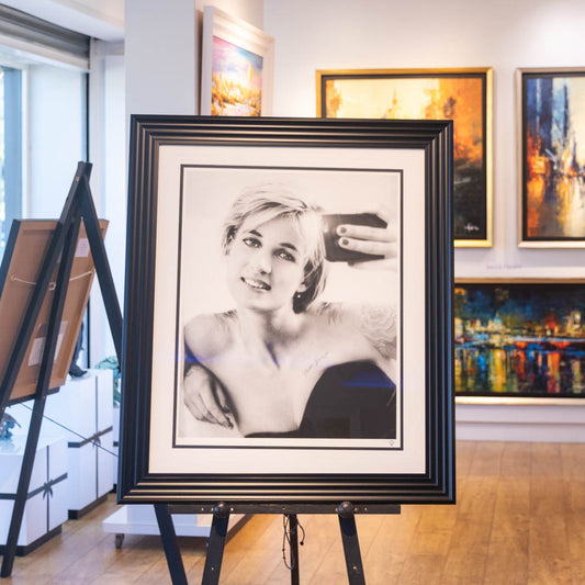 Diana Selfie (Black & White)