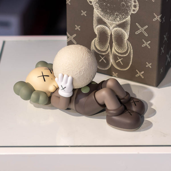 kaws_-_holiday_shanghai_-
