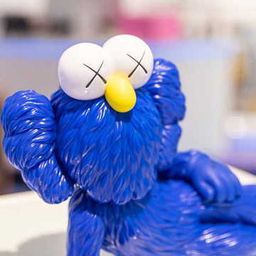 https://artmarket.co.uk/cdn/shop/products/kaws-time-off-bff-blue-vinyl-sculpture-347833ZS7ZT.jpg?v=1694132799&width=360